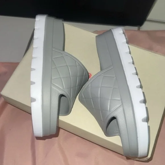 J/Slides Grey EVA Stud Beach Slides with Diamond Quilted Pattern Size 6 - Picture 4 of 6